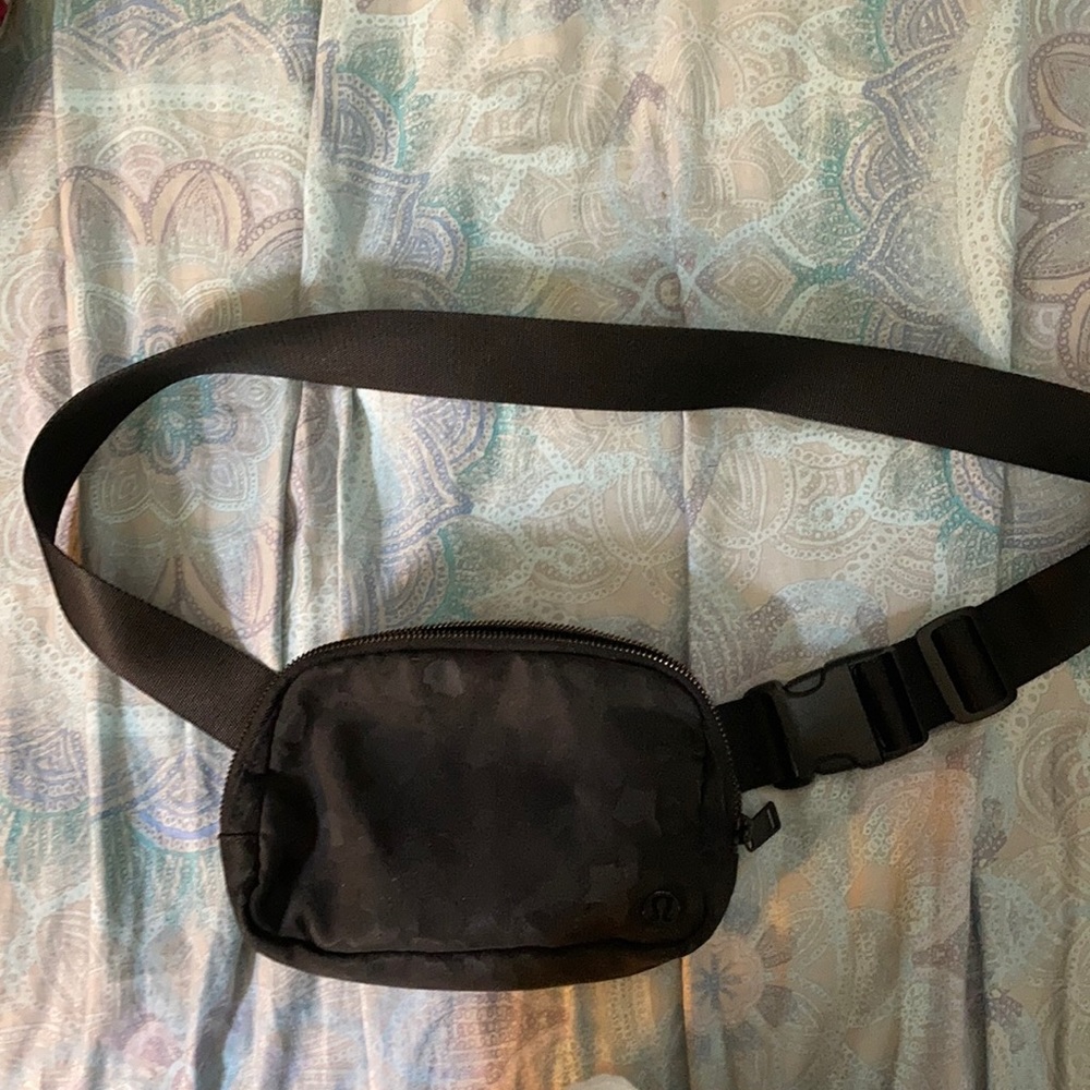 Lululemon fanny pack / cross body bag.